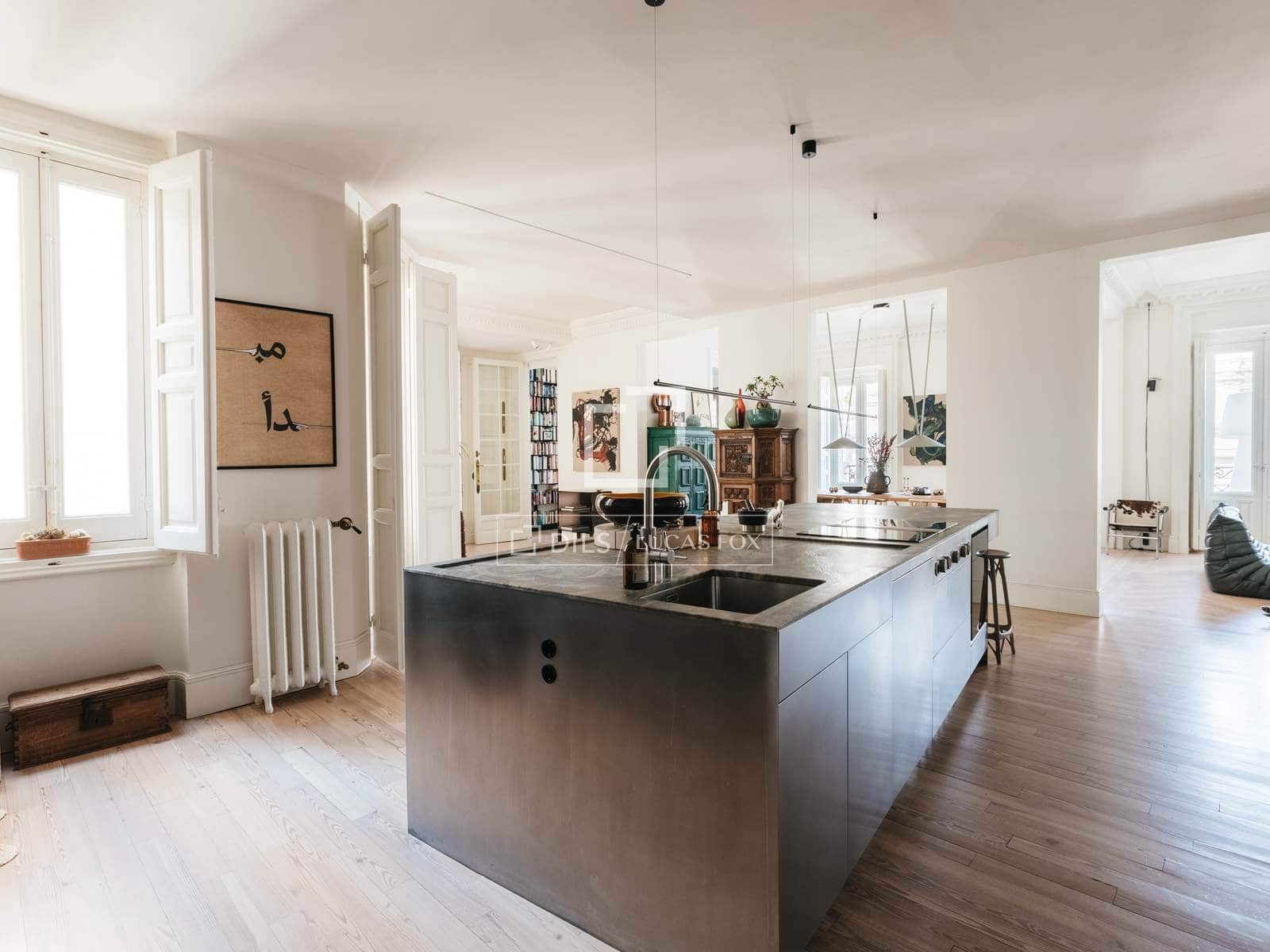 3 quarto Apartamento para arrendar em Madrid cidade com garagem - 12 000 € (Ref: 10016652)