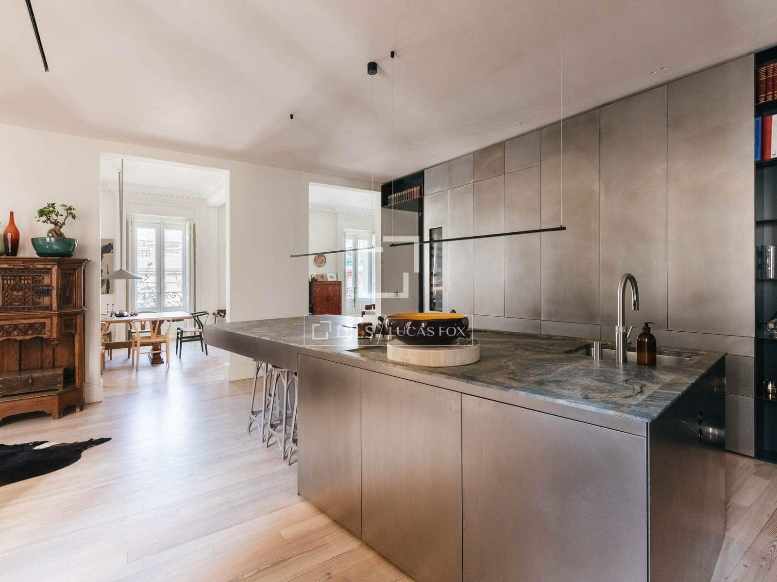 3 quarto Apartamento para arrendar em Madrid cidade com garagem - 12 000 € (Ref: 10016652)