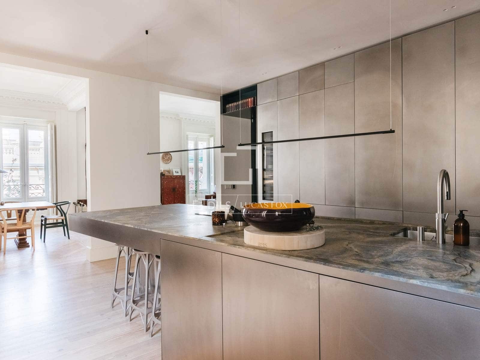 3 quarto Apartamento para arrendar em Madrid cidade com garagem - 12 000 € (Ref: 10016652)