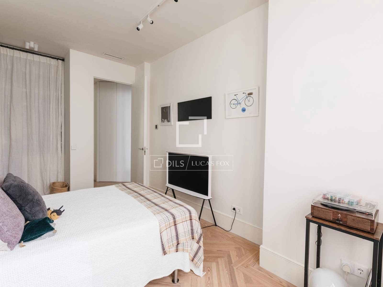 3 quarto Apartamento para arrendar em Madrid cidade com garagem - 12 000 € (Ref: 10016652)
