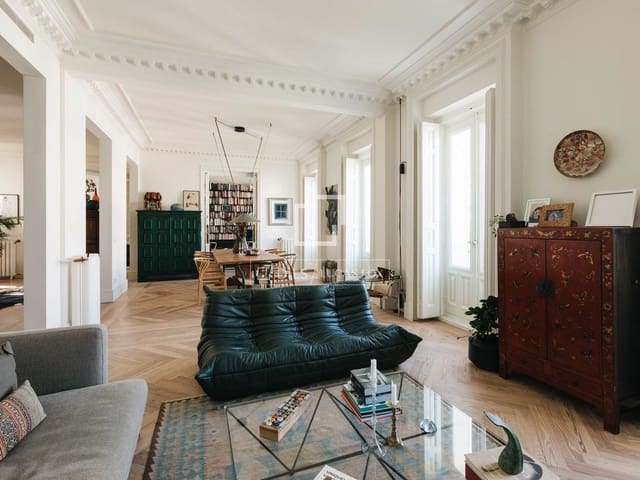 3 quarto Apartamento para arrendar em Jerónimos, Madrid cidade com garagem - 12 000 € (Ref: 10016652)