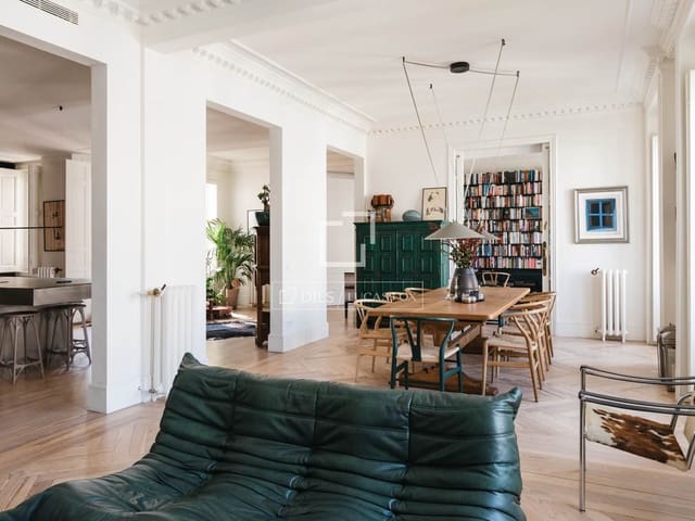 3 quarto Apartamento para arrendar em Jerónimos, Madrid cidade com garagem - 12 000 € (Ref: 10016652)