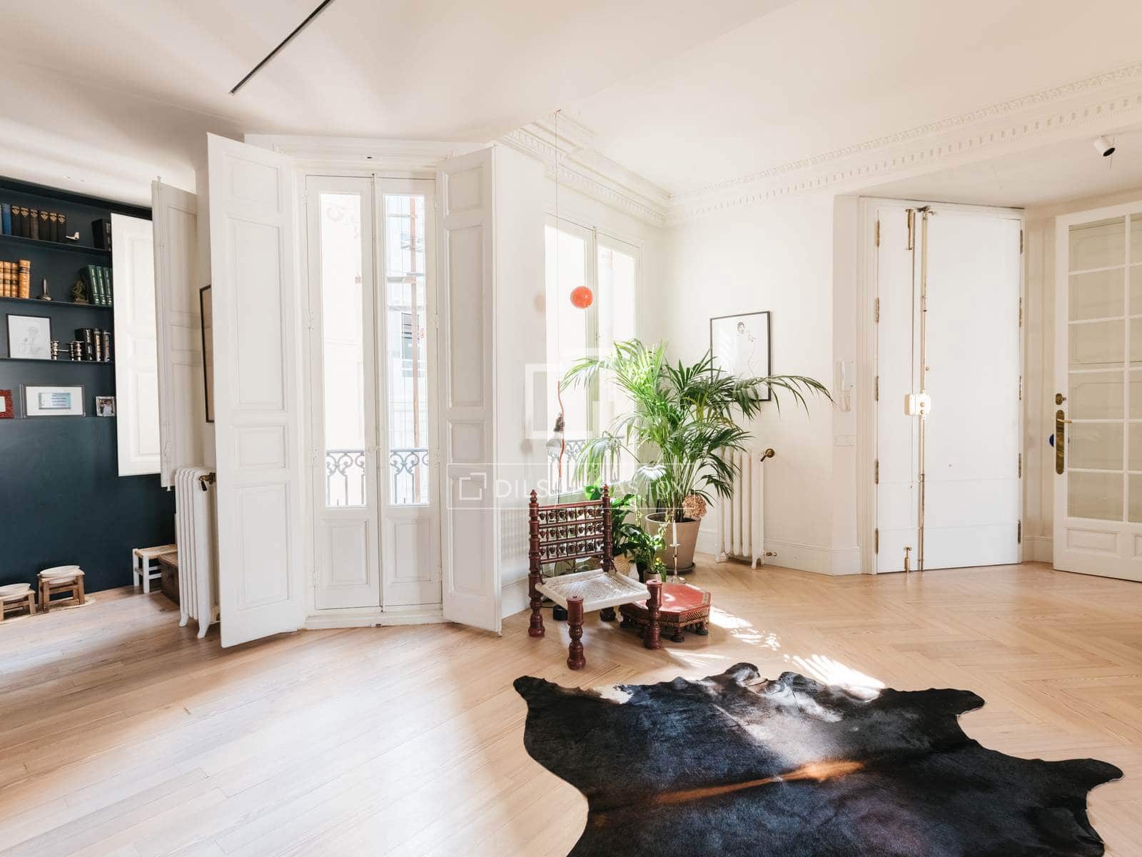 3 quarto Apartamento para arrendar em Madrid cidade com garagem - 12 000 € (Ref: 10016652)