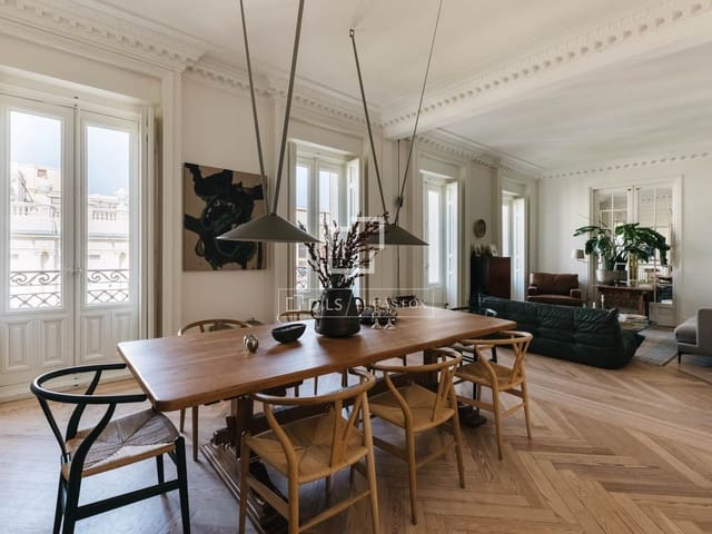 3 quarto Apartamento para arrendar em Jerónimos, Madrid cidade com garagem - 12 000 € (Ref: 10016652)