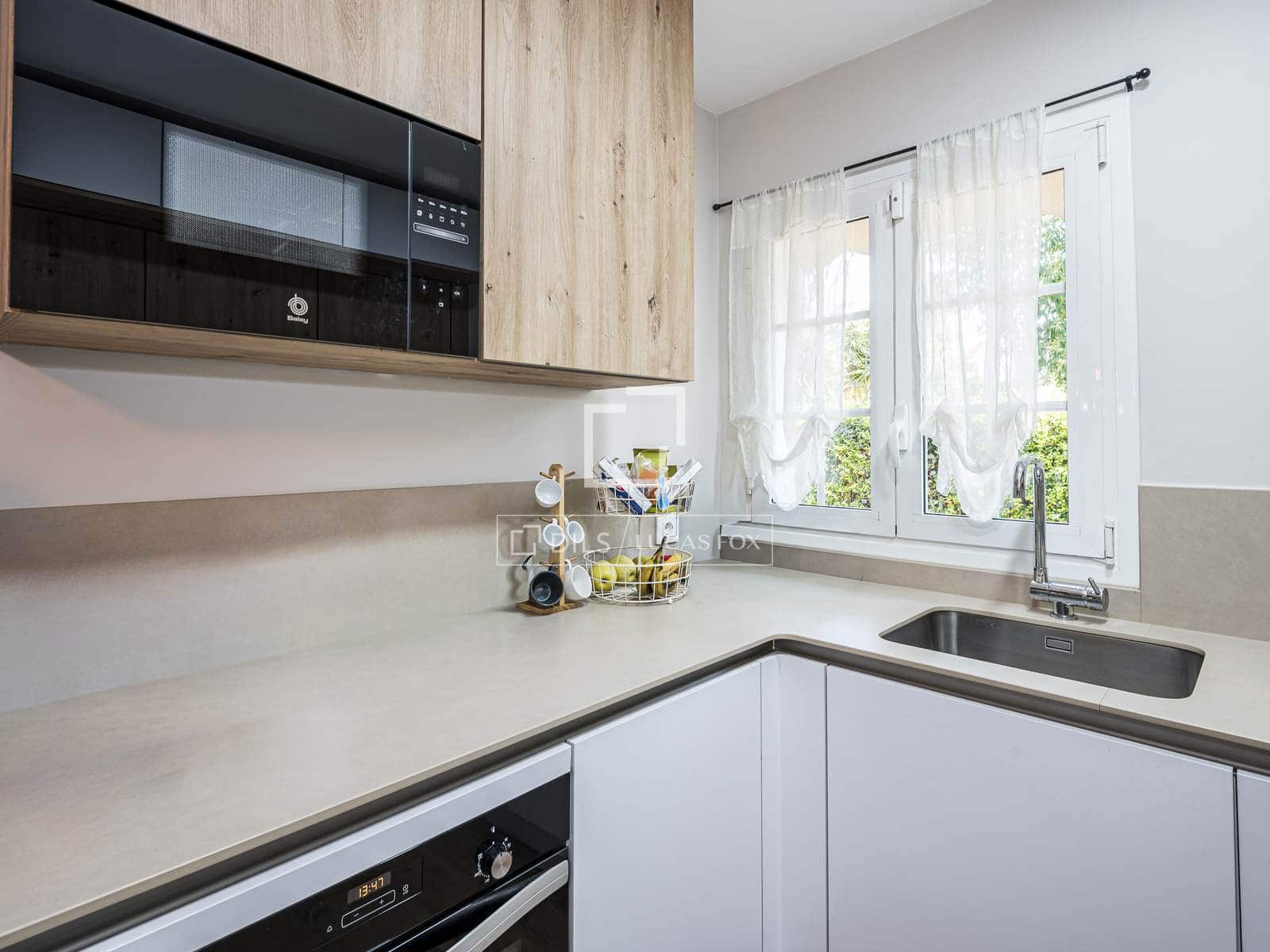 3 sypialnia Willa na sprzedaż w Castelldefels z basenem garażem - 995 000 € (Ref: 10016819)
