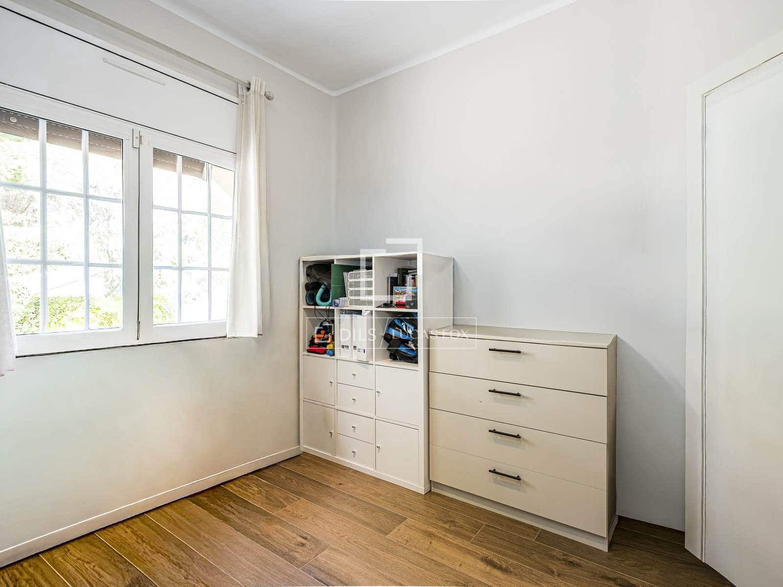 3 sypialnia Willa na sprzedaż w Castelldefels z basenem garażem - 995 000 € (Ref: 10016819)