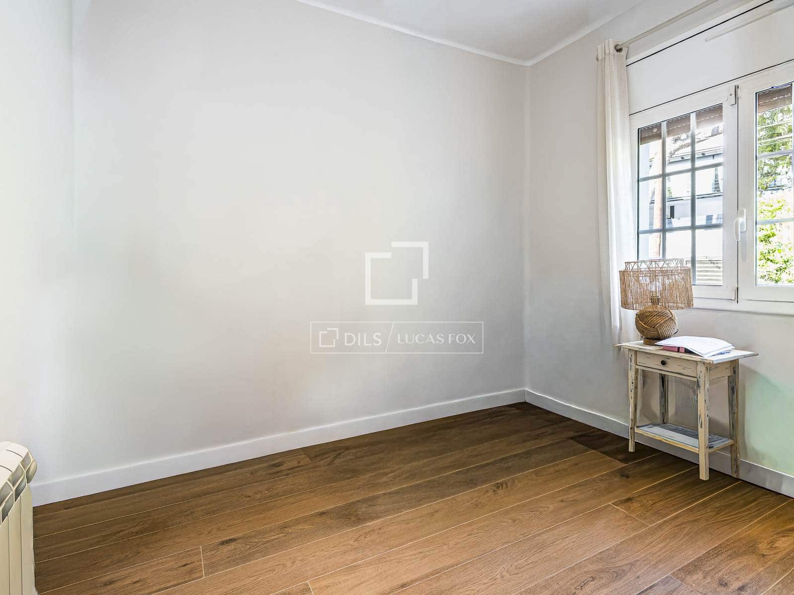3 sypialnia Willa na sprzedaż w Castelldefels z basenem garażem - 995 000 € (Ref: 10016819)