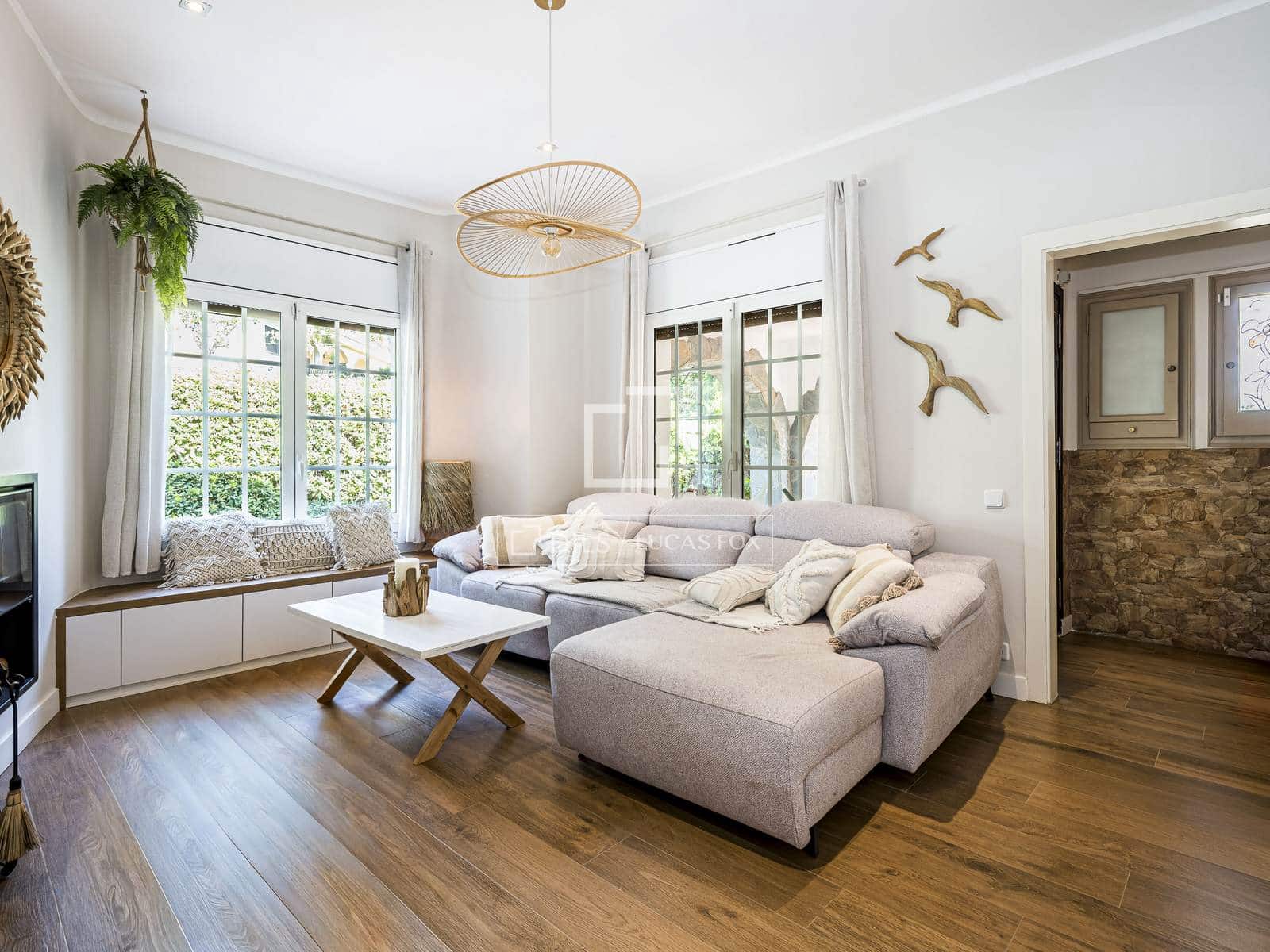 3 sypialnia Willa na sprzedaż w Castelldefels z basenem garażem - 995 000 € (Ref: 10016819)