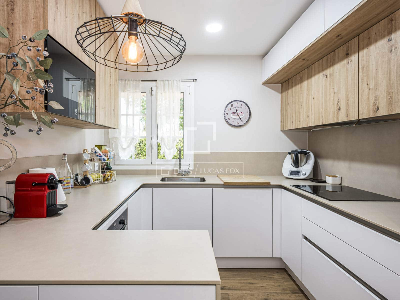 3 sypialnia Willa na sprzedaż w Castelldefels z basenem garażem - 995 000 € (Ref: 10016819)
