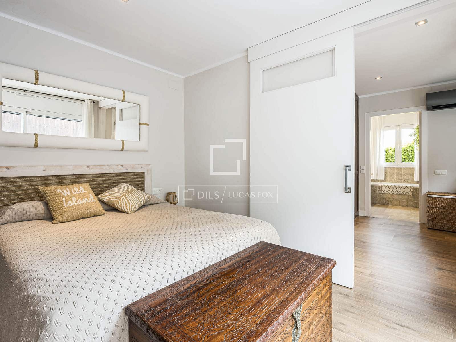 3 sypialnia Willa na sprzedaż w Castelldefels z basenem garażem - 995 000 € (Ref: 10016819)
