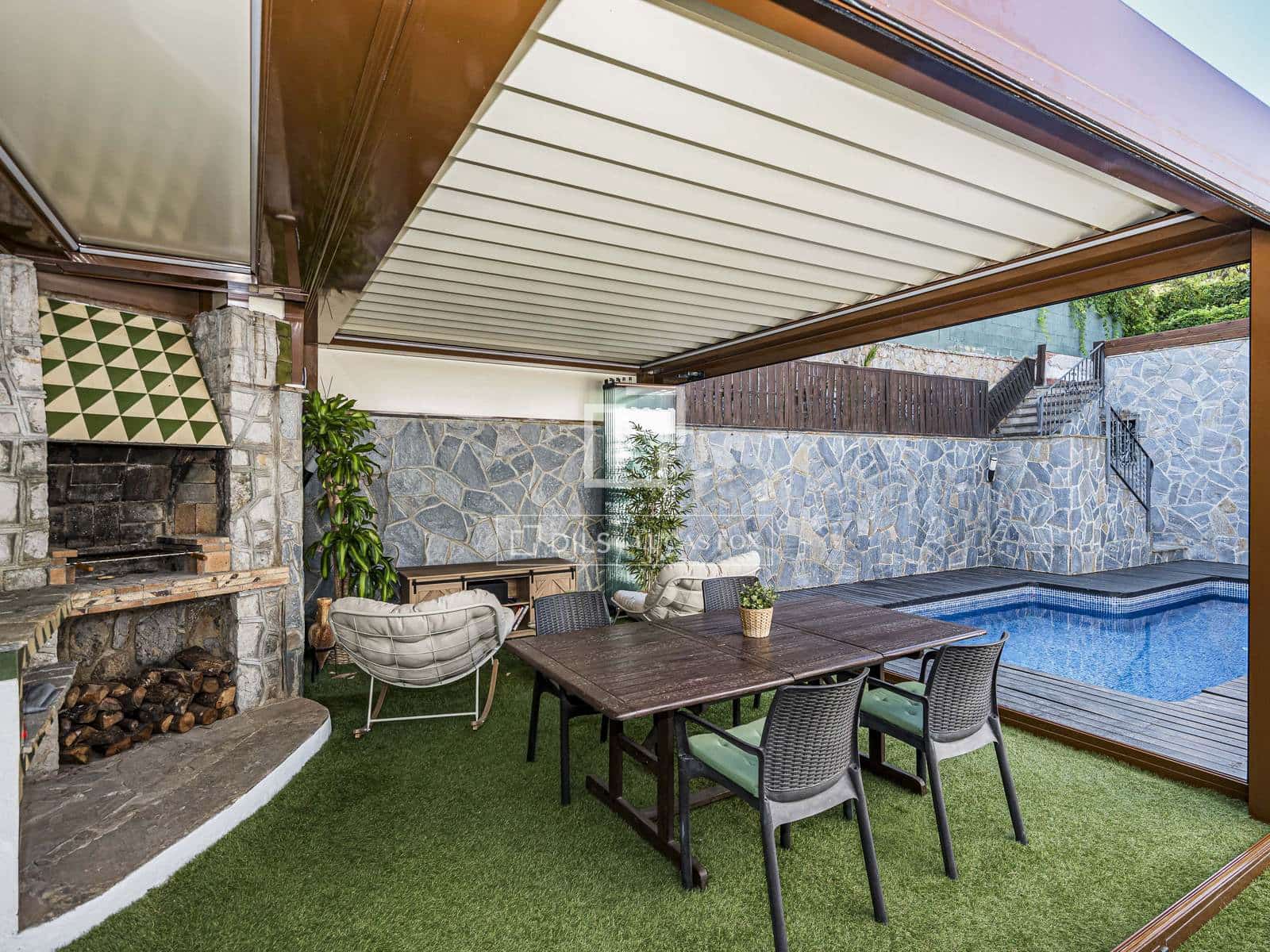 3 sypialnia Willa na sprzedaż w Castelldefels z basenem garażem - 995 000 € (Ref: 10016819)