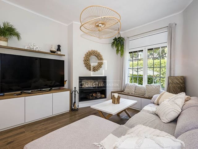 3 sypialnia Willa na sprzedaż w Castelldefels z basenem garażem - 995 000 € (Ref: 10016819)