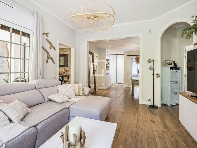 3 sypialnia Willa na sprzedaż w Castelldefels z basenem garażem - 995 000 € (Ref: 10016819)