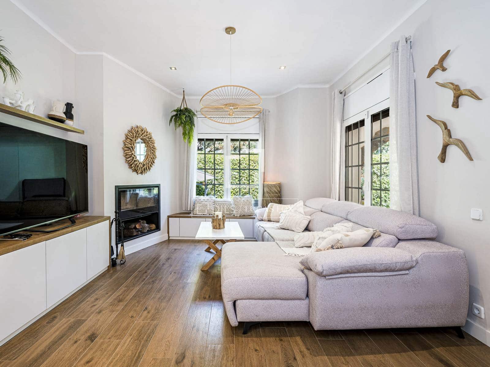 3 sypialnia Willa na sprzedaż w Castelldefels z basenem garażem - 995 000 € (Ref: 10016819)