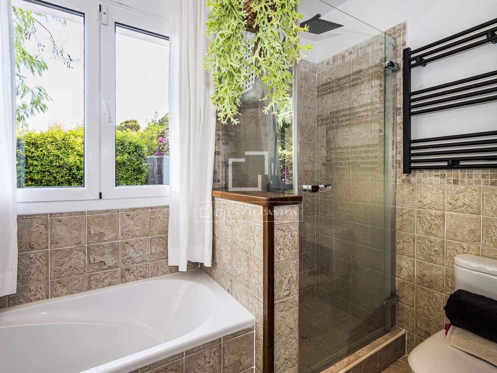 3 sypialnia Willa na sprzedaż w Castelldefels z basenem garażem - 995 000 € (Ref: 10016819)