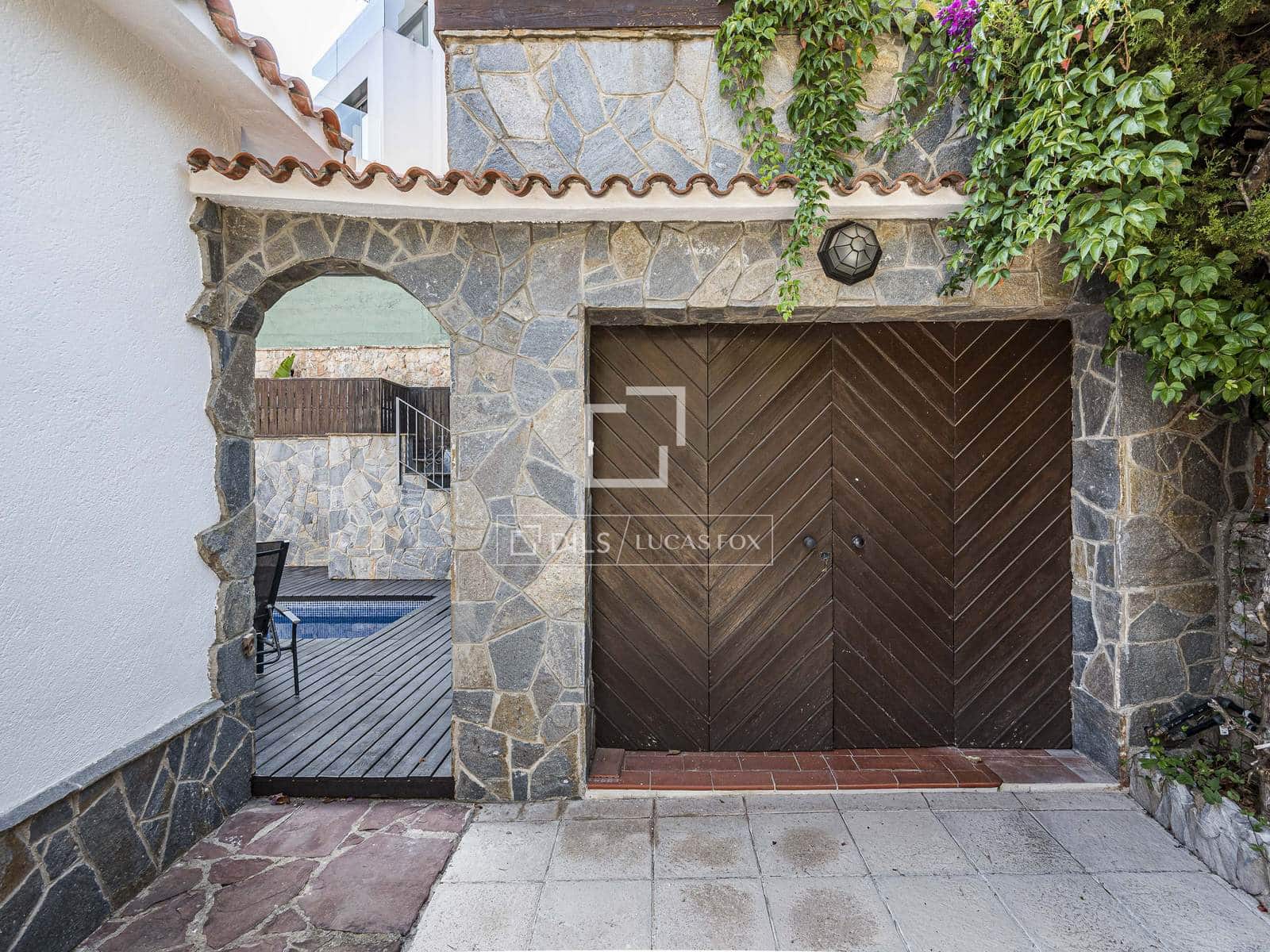 3 sypialnia Willa na sprzedaż w Castelldefels z basenem garażem - 995 000 € (Ref: 10016819)