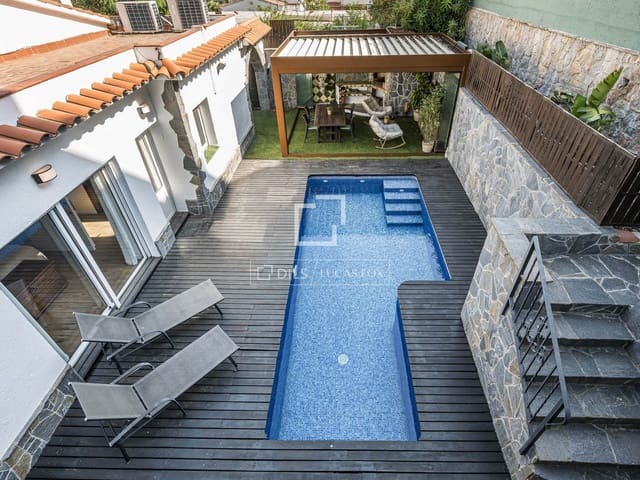 3 sypialnia Willa na sprzedaż w Castelldefels z basenem garażem - 995 000 € (Ref: 10016819)