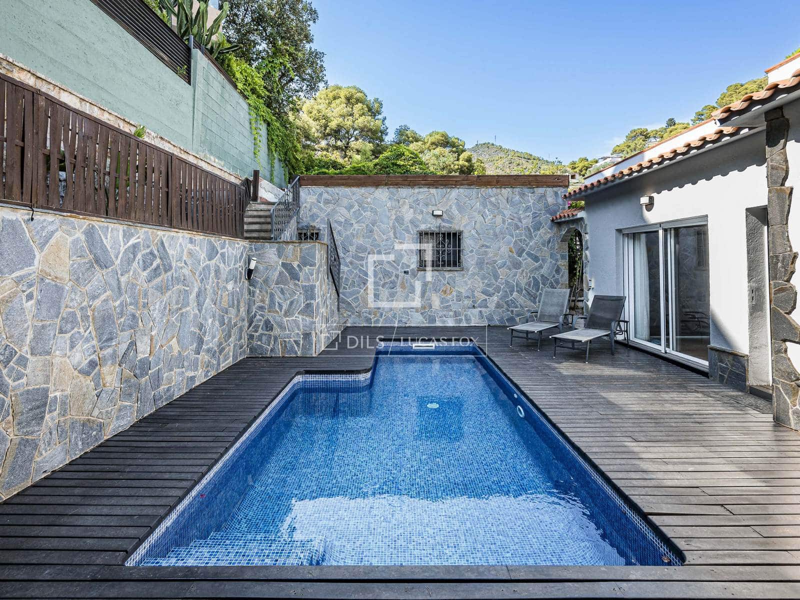 3 sypialnia Willa na sprzedaż w Castelldefels z basenem garażem - 995 000 € (Ref: 10016819)
