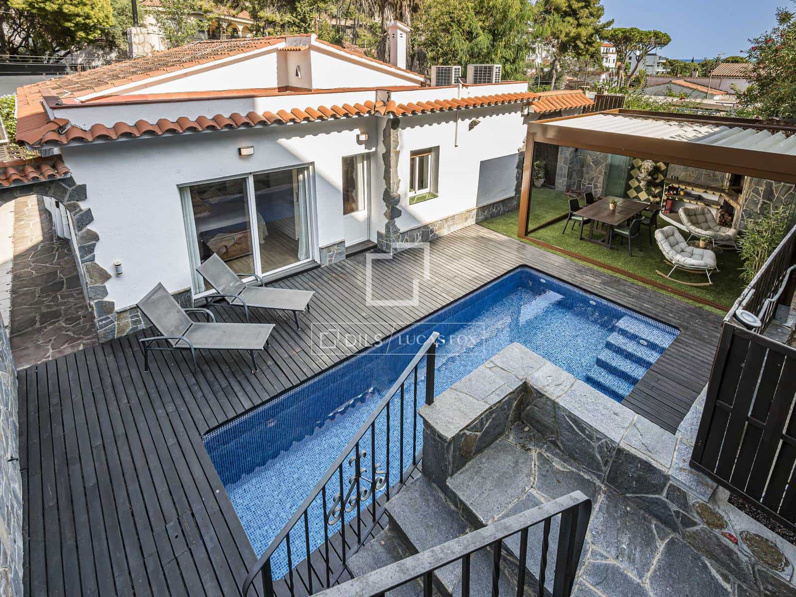 3 sypialnia Willa na sprzedaż w Castelldefels z basenem garażem - 995 000 € (Ref: 10016819)