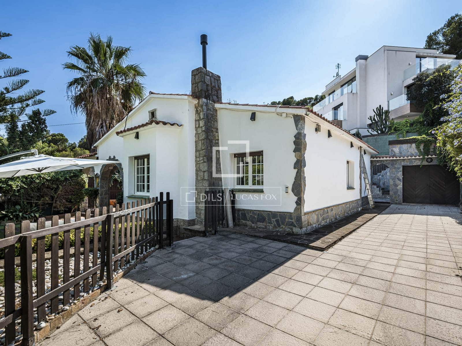 3 sypialnia Willa na sprzedaż w Castelldefels z basenem garażem - 995 000 € (Ref: 10016819)