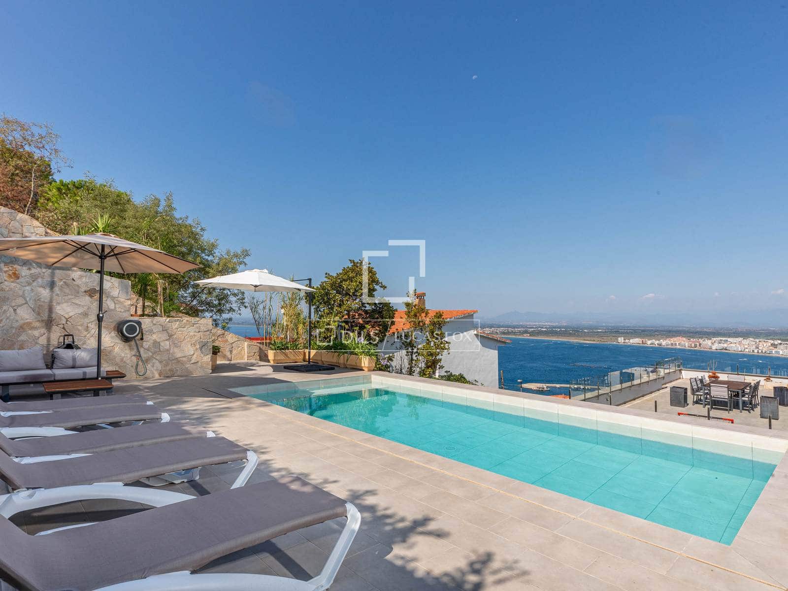 7 bedroom Villa for sale in Roses with pool garage - € 1,495,000 (Ref: 10016969)
