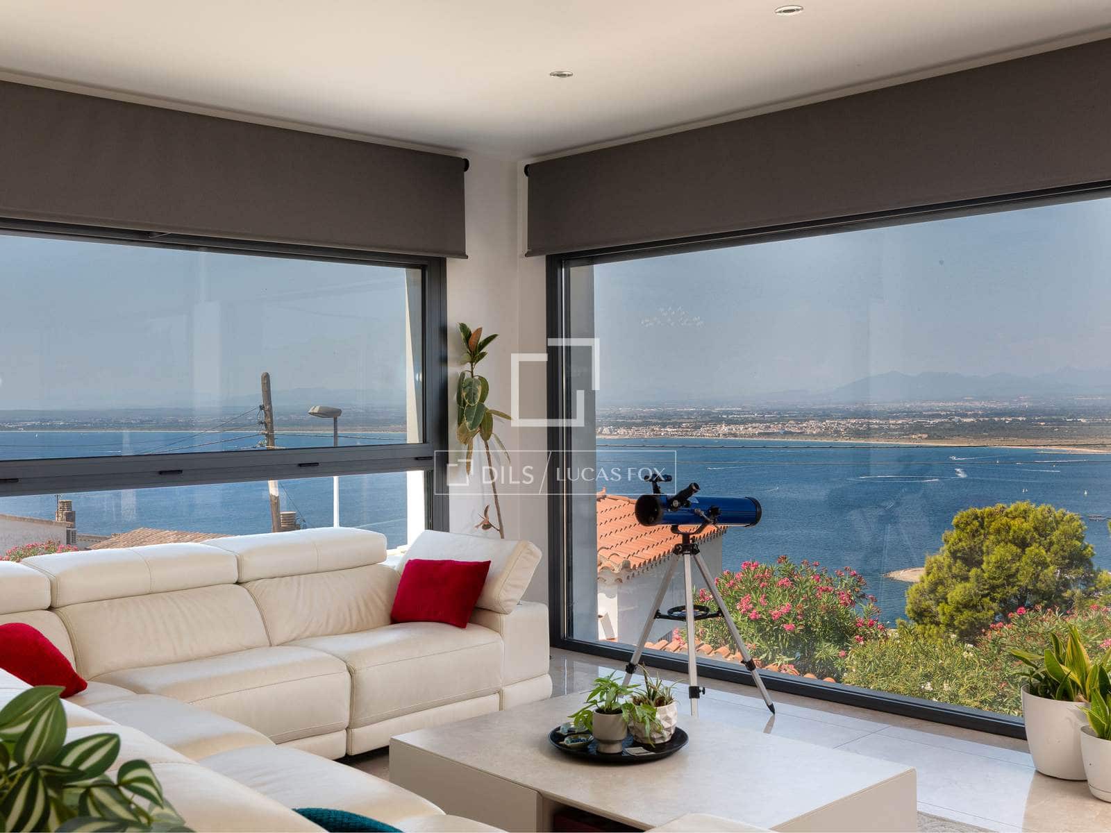 7 bedroom Villa for sale in Roses with pool garage - € 1,495,000 (Ref: 10016969)
