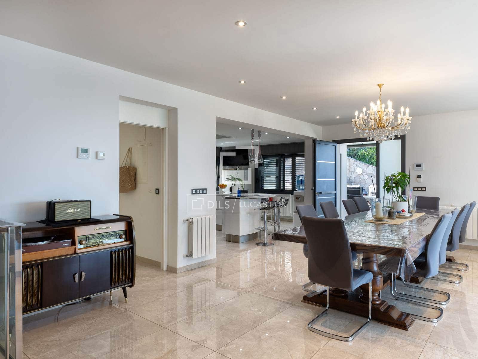 7 bedroom Villa for sale in Roses with pool garage - € 1,495,000 (Ref: 10016969)