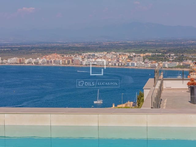 7 bedroom Villa for sale in Roses with pool garage - € 1,495,000 (Ref: 10016969)