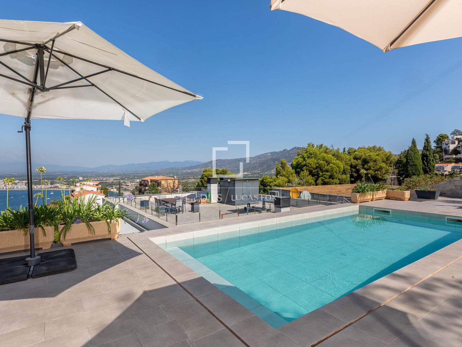 7 bedroom Villa for sale in Roses with pool garage - € 1,495,000 (Ref: 10016969)