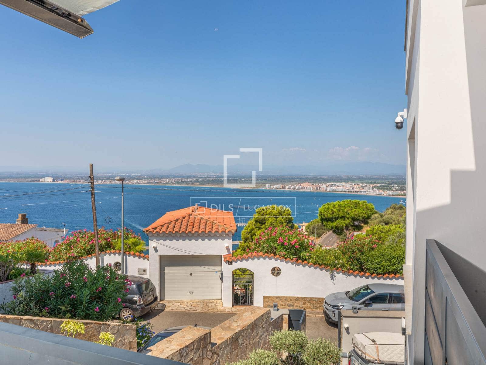 7 bedroom Villa for sale in Roses with pool garage - € 1,495,000 (Ref: 10016969)