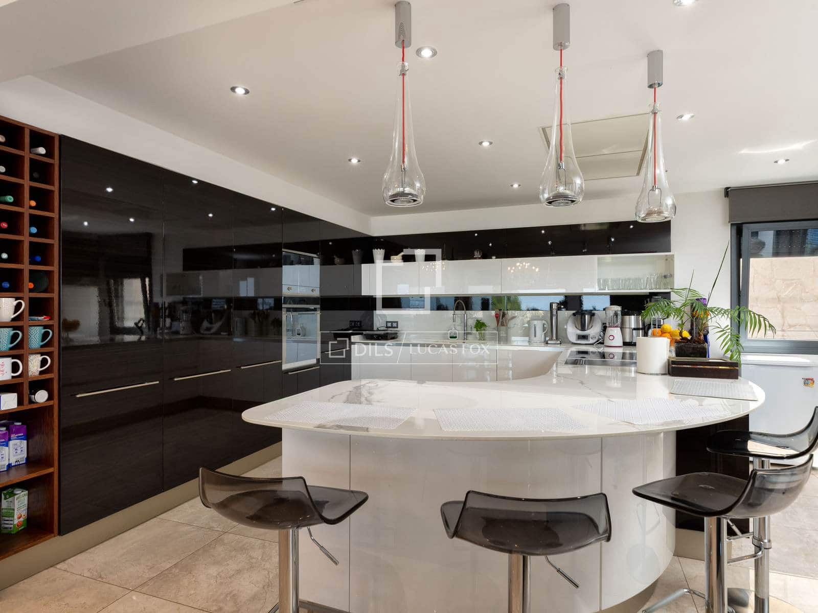 7 bedroom Villa for sale in Roses with pool garage - € 1,495,000 (Ref: 10016969)