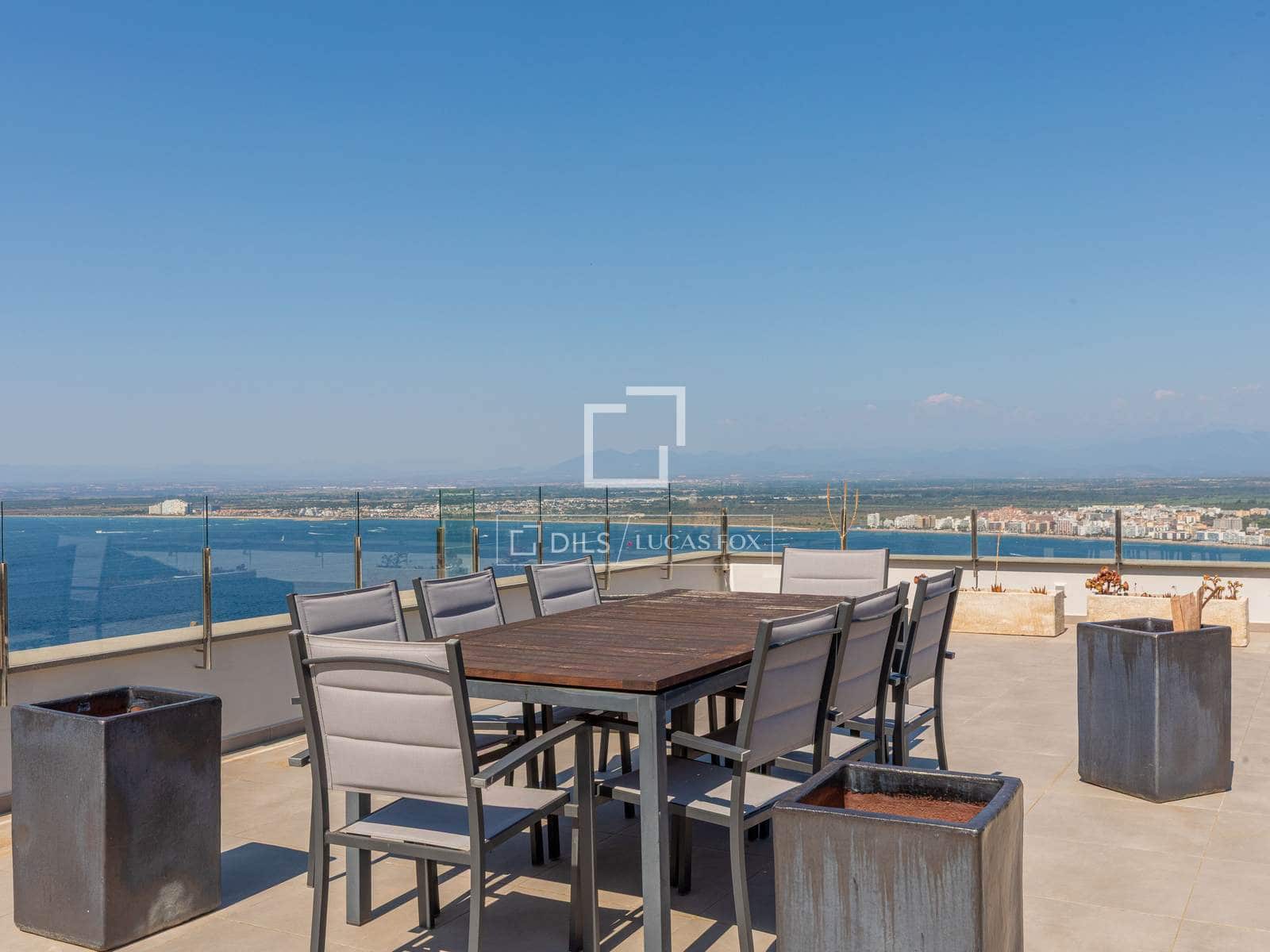 7 bedroom Villa for sale in Roses with pool garage - € 1,495,000 (Ref: 10016969)