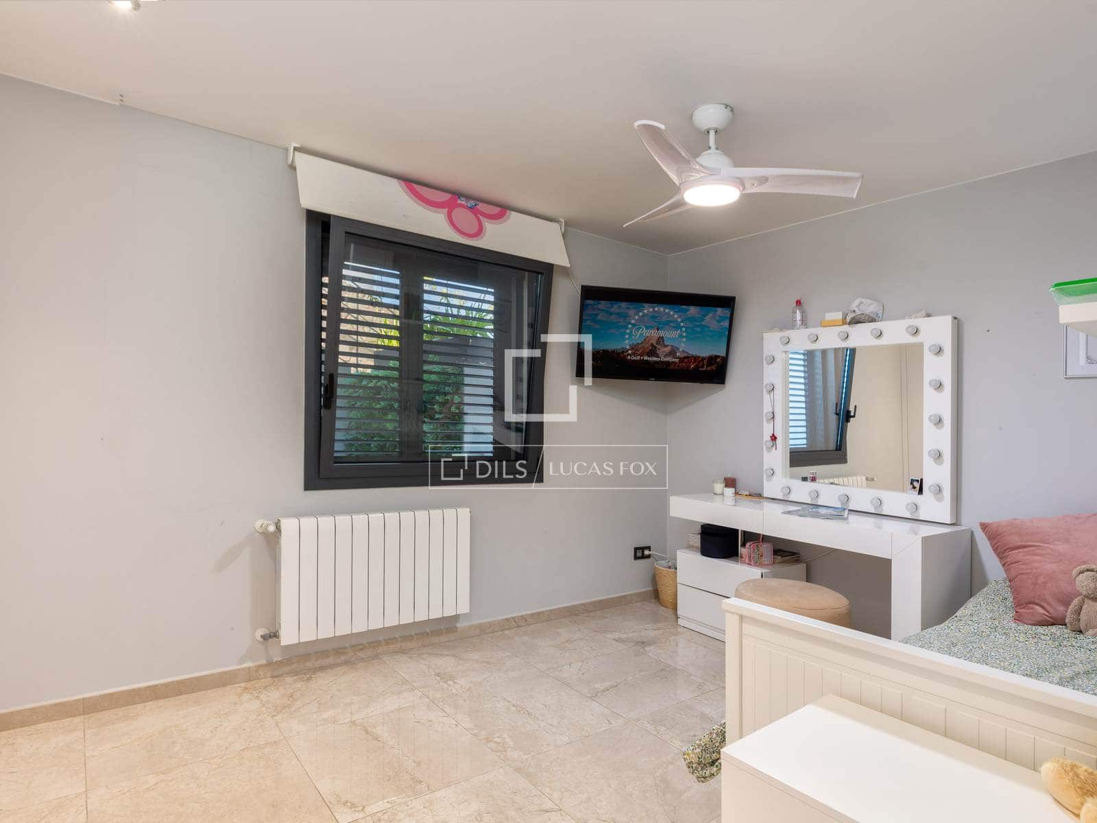 7 bedroom Villa for sale in Roses with pool garage - € 1,495,000 (Ref: 10016969)