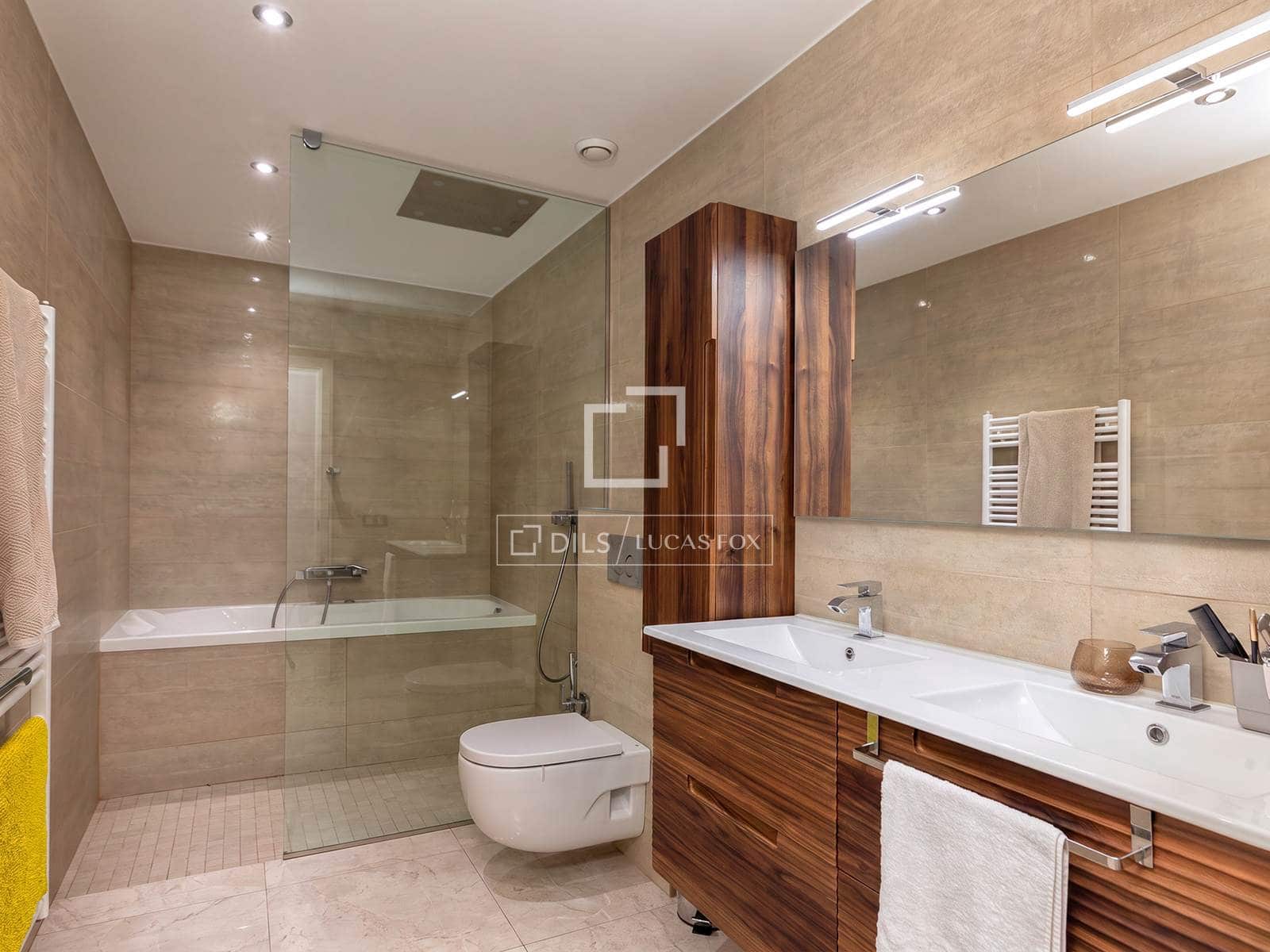 7 bedroom Villa for sale in Roses with pool garage - € 1,495,000 (Ref: 10016969)