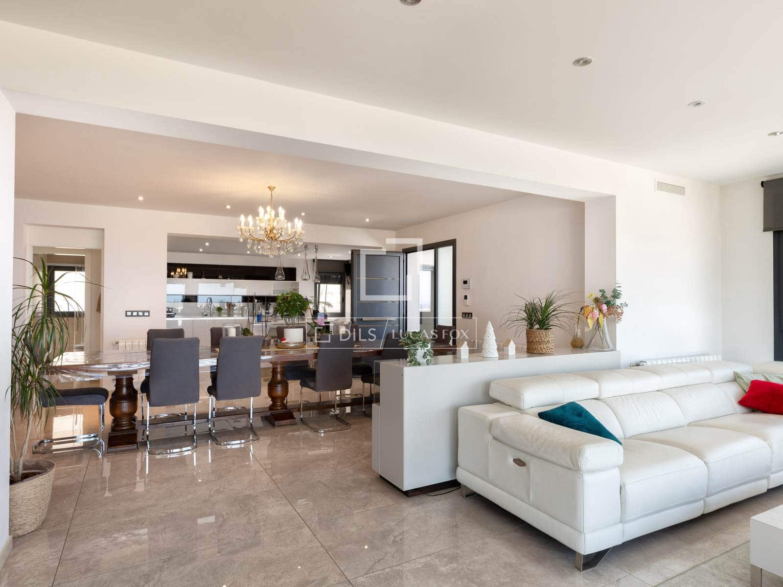 7 bedroom Villa for sale in Roses with pool garage - € 1,495,000 (Ref: 10016969)