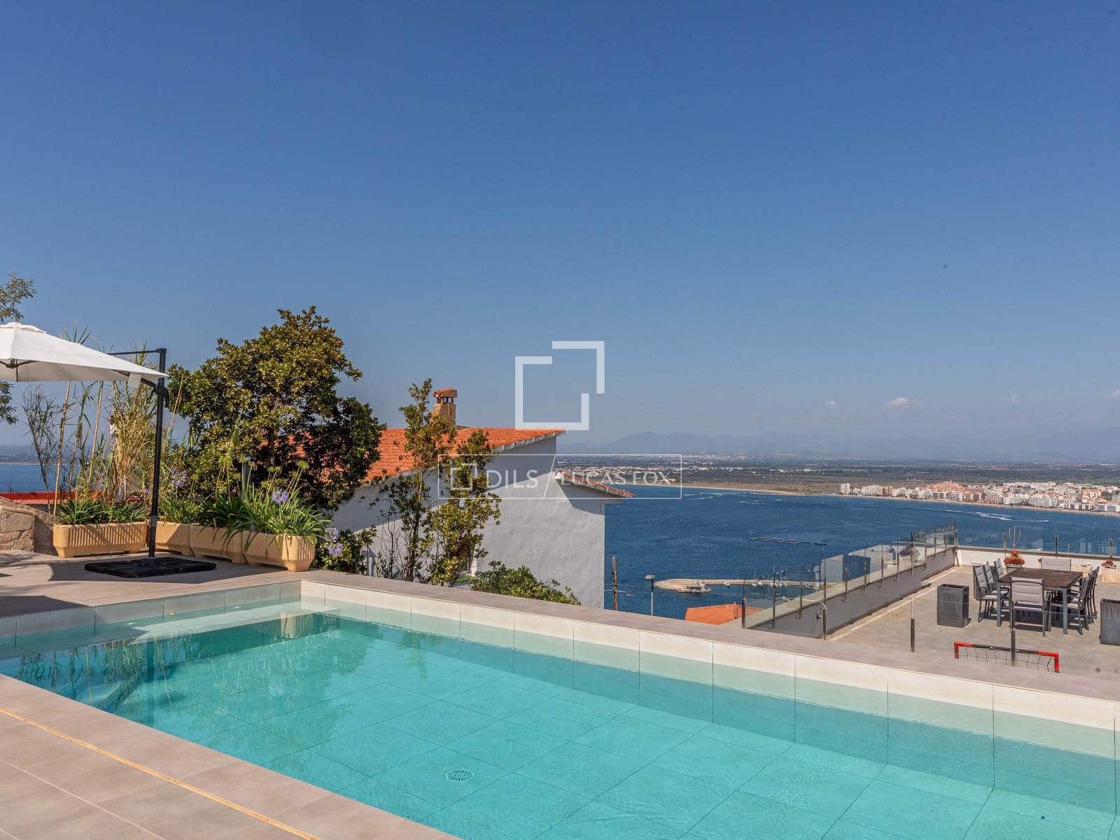 7 bedroom Villa for sale in Roses with pool garage - € 1,495,000 (Ref: 10016969)