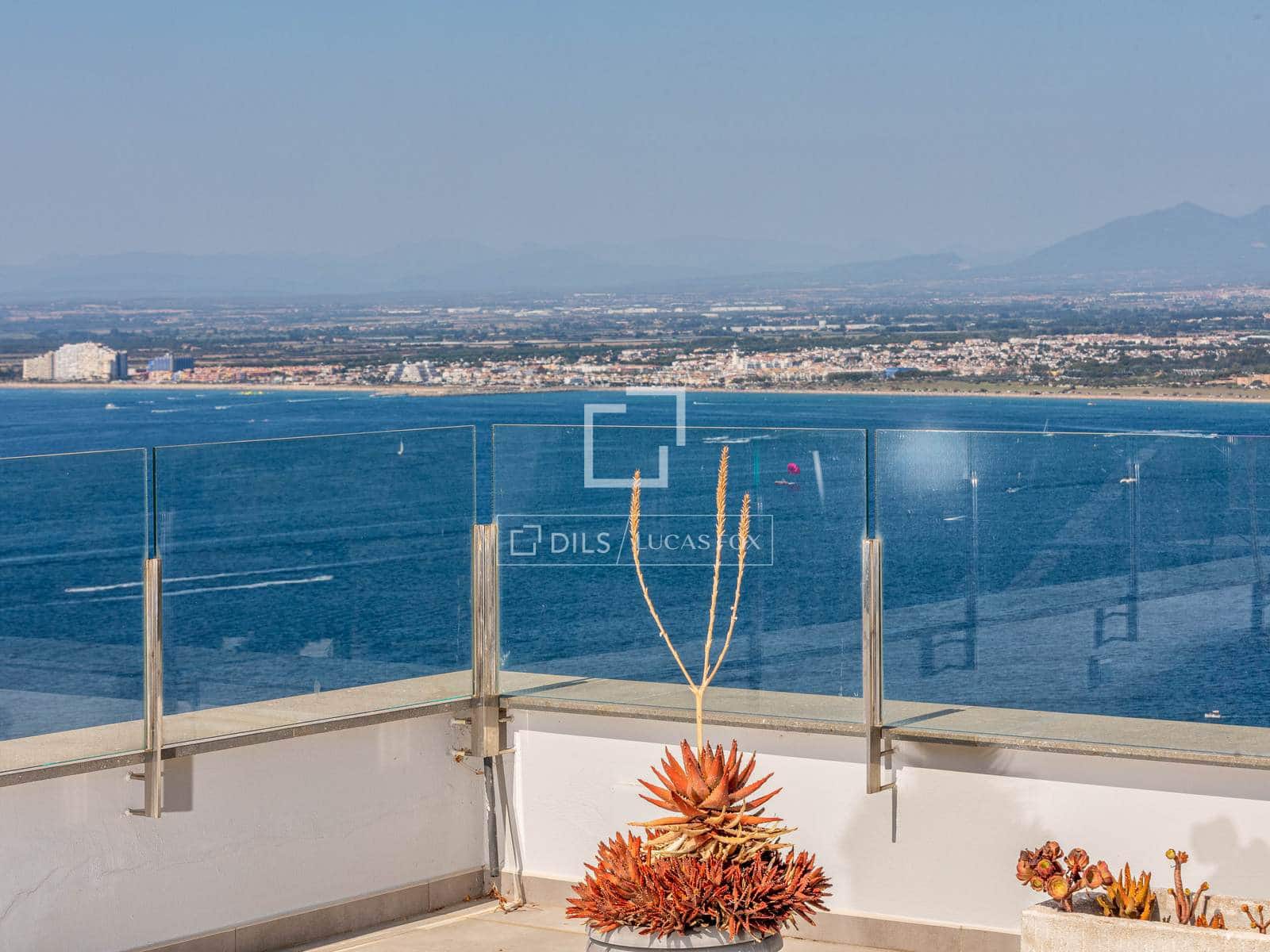 7 bedroom Villa for sale in Roses with pool garage - € 1,495,000 (Ref: 10016969)