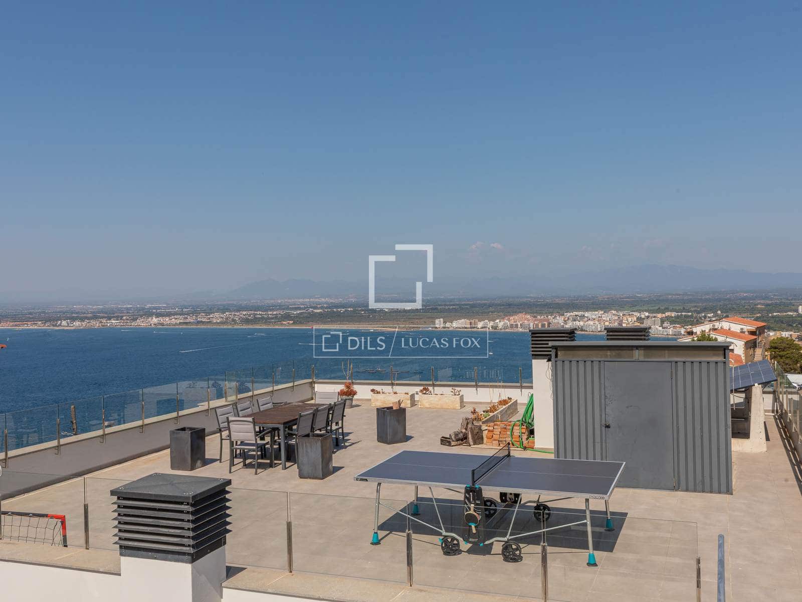 7 bedroom Villa for sale in Roses with pool garage - € 1,495,000 (Ref: 10016969)