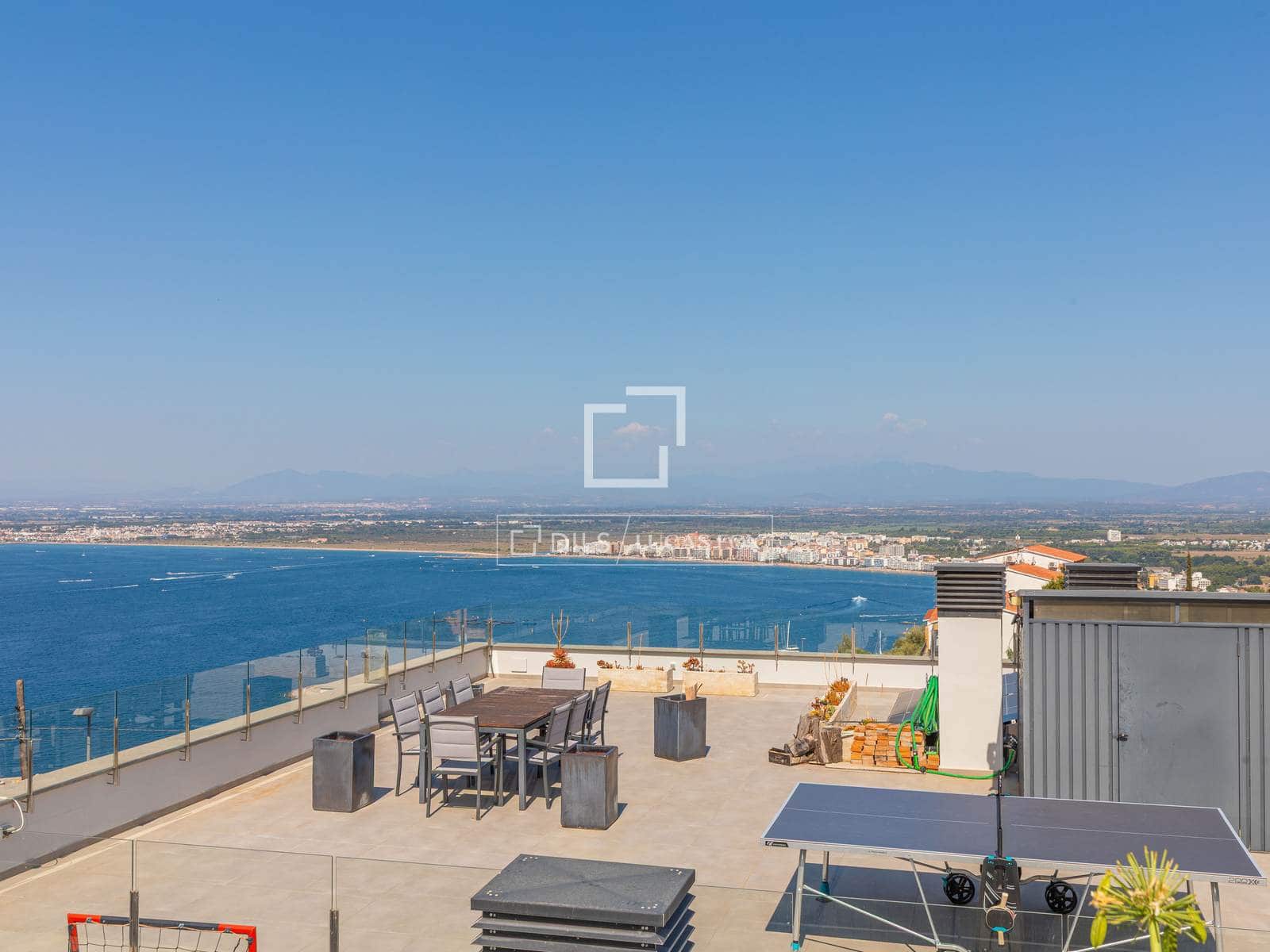 7 bedroom Villa for sale in Roses with pool garage - € 1,495,000 (Ref: 10016969)