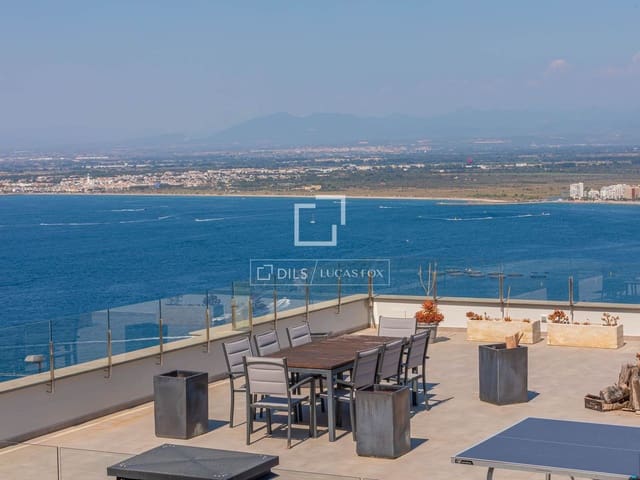 7 bedroom Villa for sale in Roses with pool garage - € 1,495,000 (Ref: 10016969)