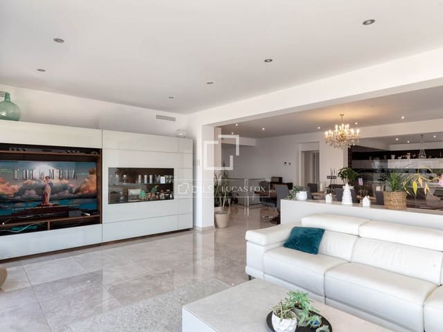 7 bedroom Villa for sale in Roses with pool garage - € 1,495,000 (Ref: 10016969)