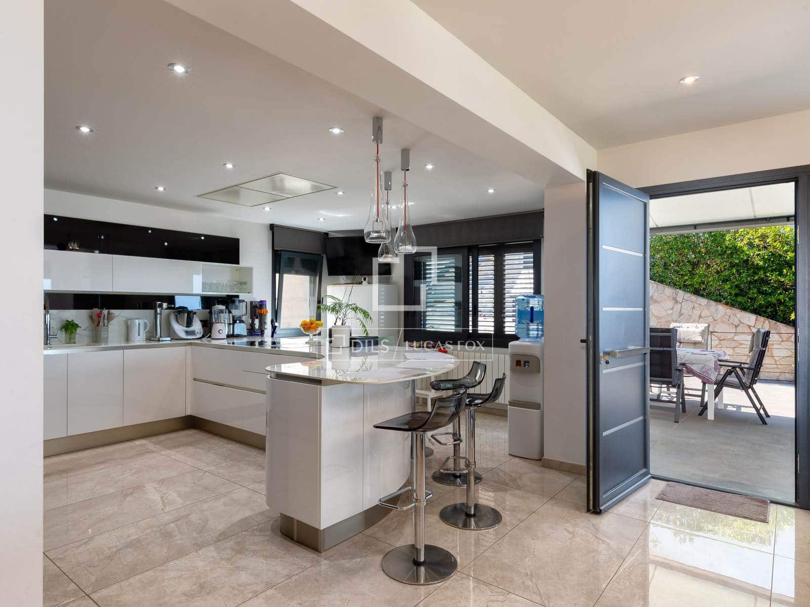7 bedroom Villa for sale in Roses with pool garage - € 1,495,000 (Ref: 10016969)