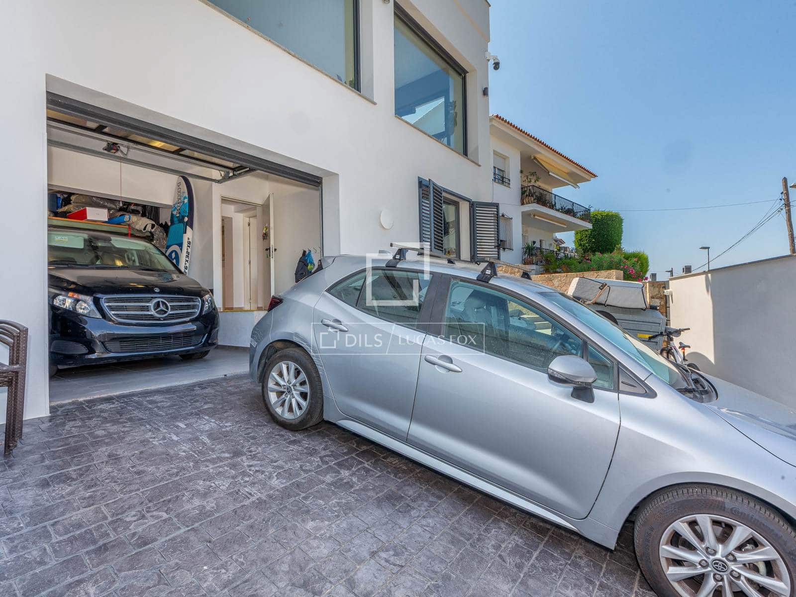 7 bedroom Villa for sale in Roses with pool garage - € 1,495,000 (Ref: 10016969)