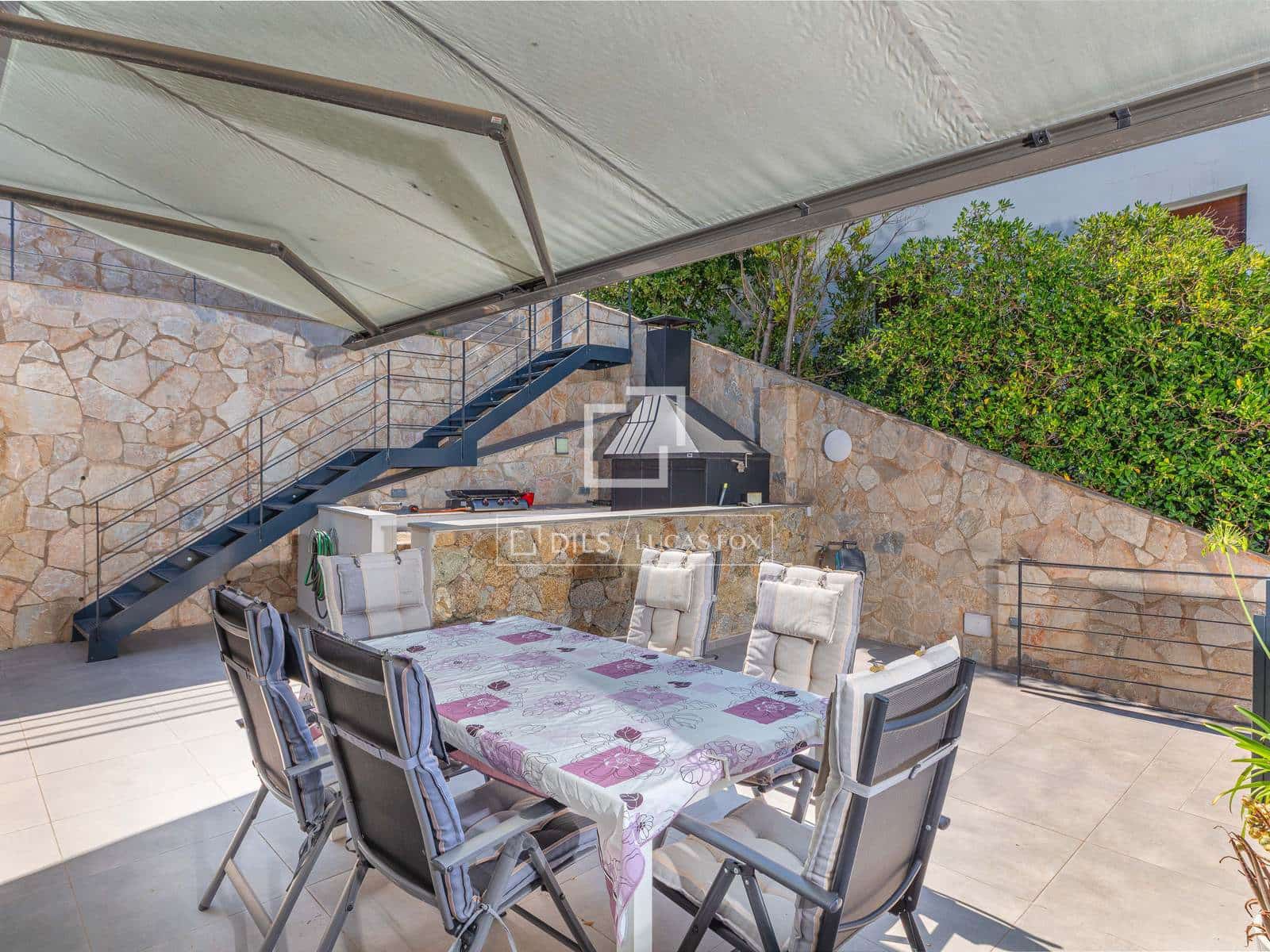 7 bedroom Villa for sale in Roses with pool garage - € 1,495,000 (Ref: 10016969)