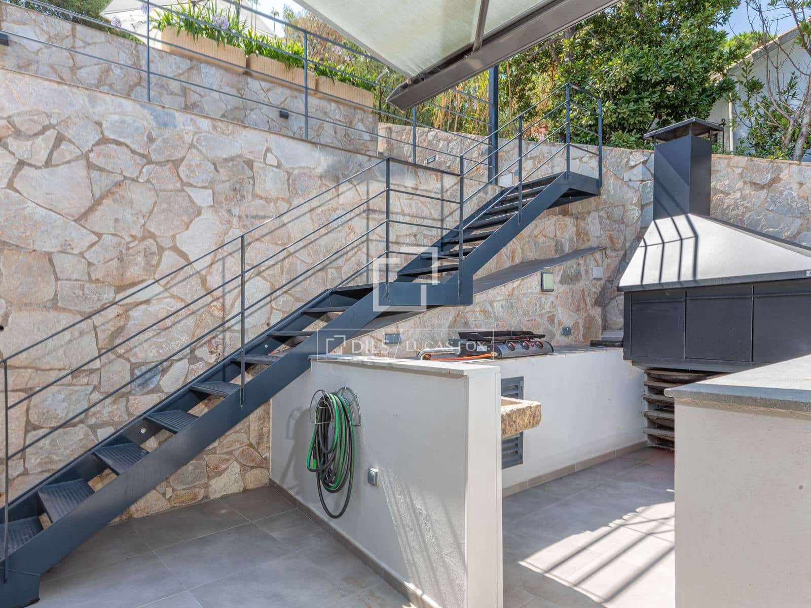 7 bedroom Villa for sale in Roses with pool garage - € 1,495,000 (Ref: 10016969)