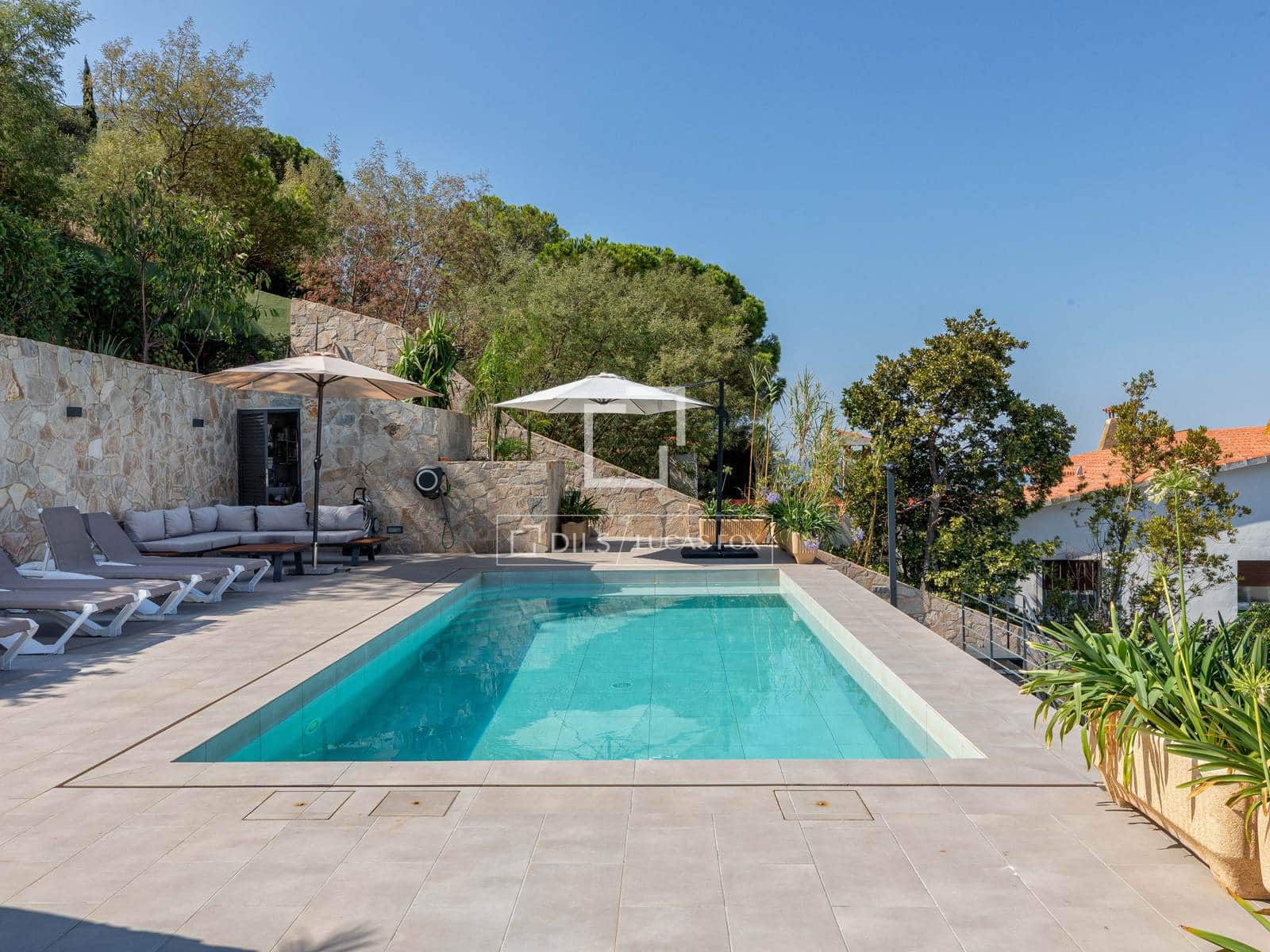 7 bedroom Villa for sale in Roses with pool garage - € 1,495,000 (Ref: 10016969)