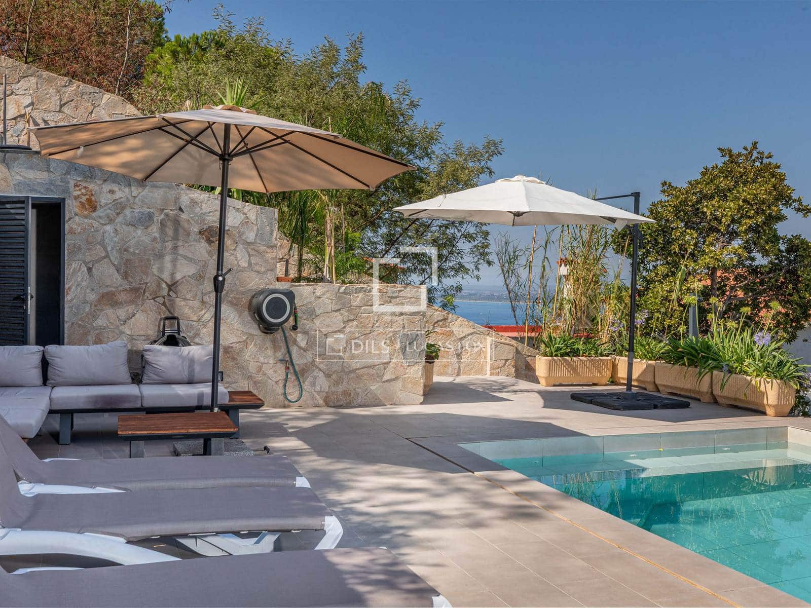 7 bedroom Villa for sale in Roses with pool garage - € 1,495,000 (Ref: 10016969)