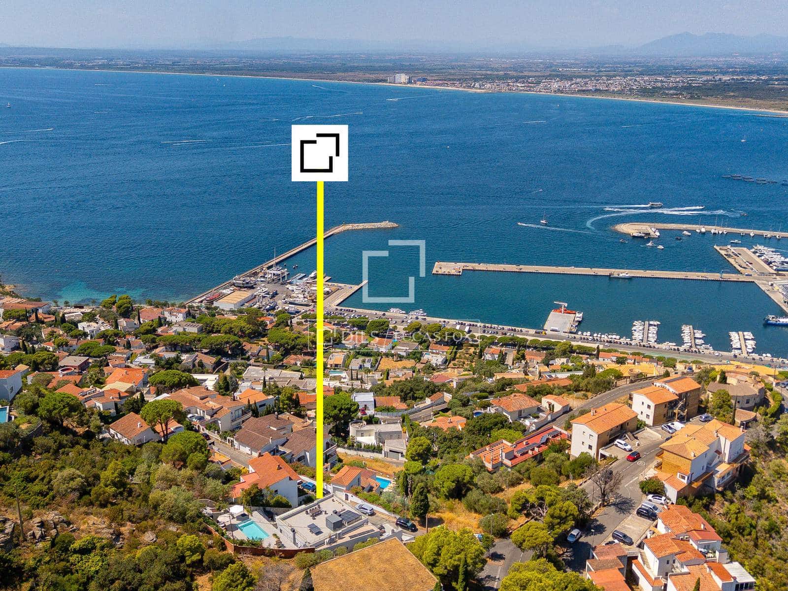 7 bedroom Villa for sale in Roses with pool garage - € 1,495,000 (Ref: 10016969)
