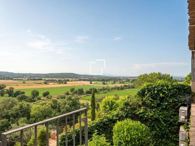3 Zimmer Villa zu verkaufen in La Bisbal d'Empordà mit Garage - 990.000 € (Ref: 10018121)