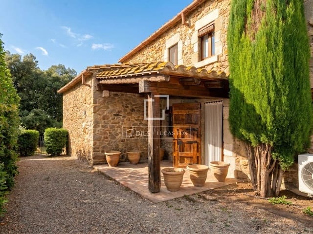 3 Zimmer Villa zu verkaufen in La Bisbal d'Empordà mit Garage - 990.000 € (Ref: 10018121)